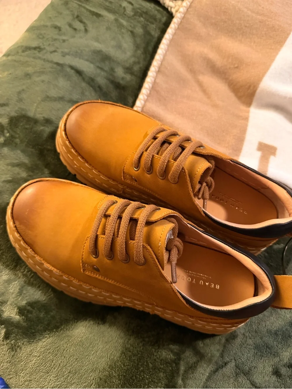 Casual leather Oxfords